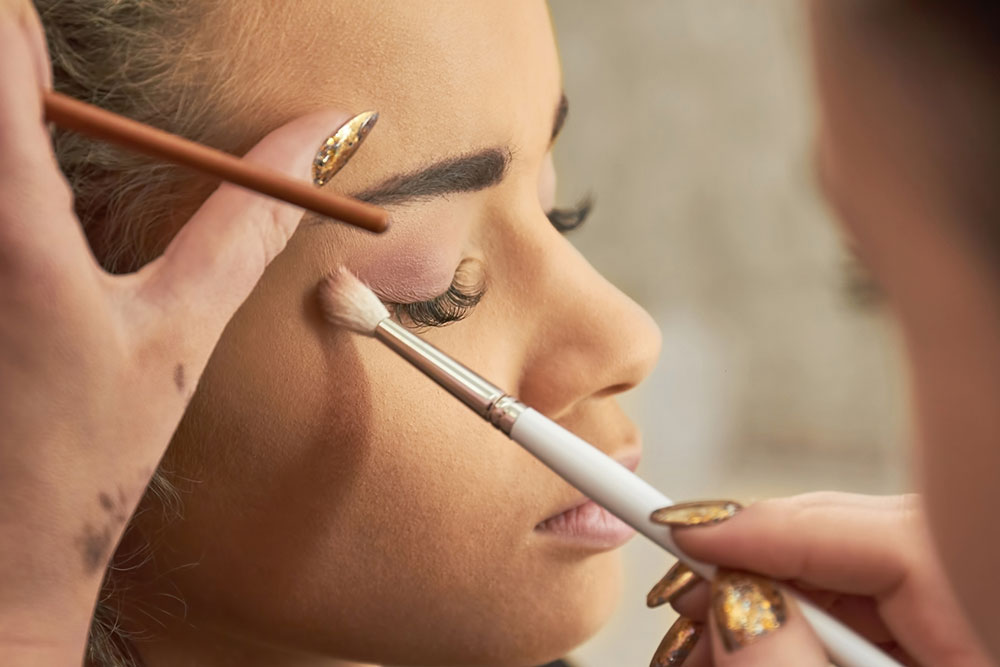 Eyeshadow Application Tips for Beginners